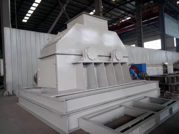 臥式粉碎機完工，準備發(fā)貨